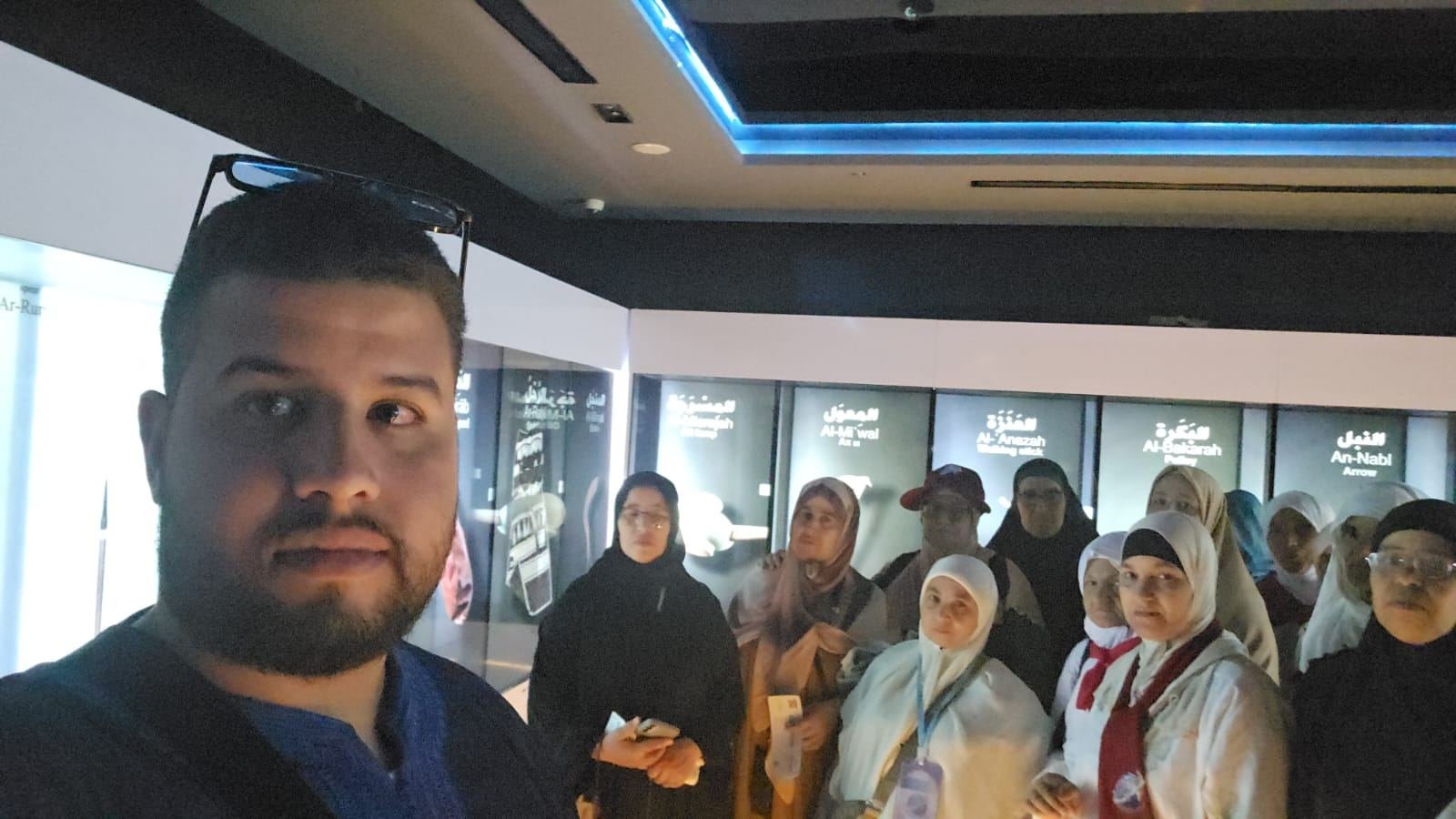 معتمراتنا في زيارة ثقافية بمعرض آثار الحرمين